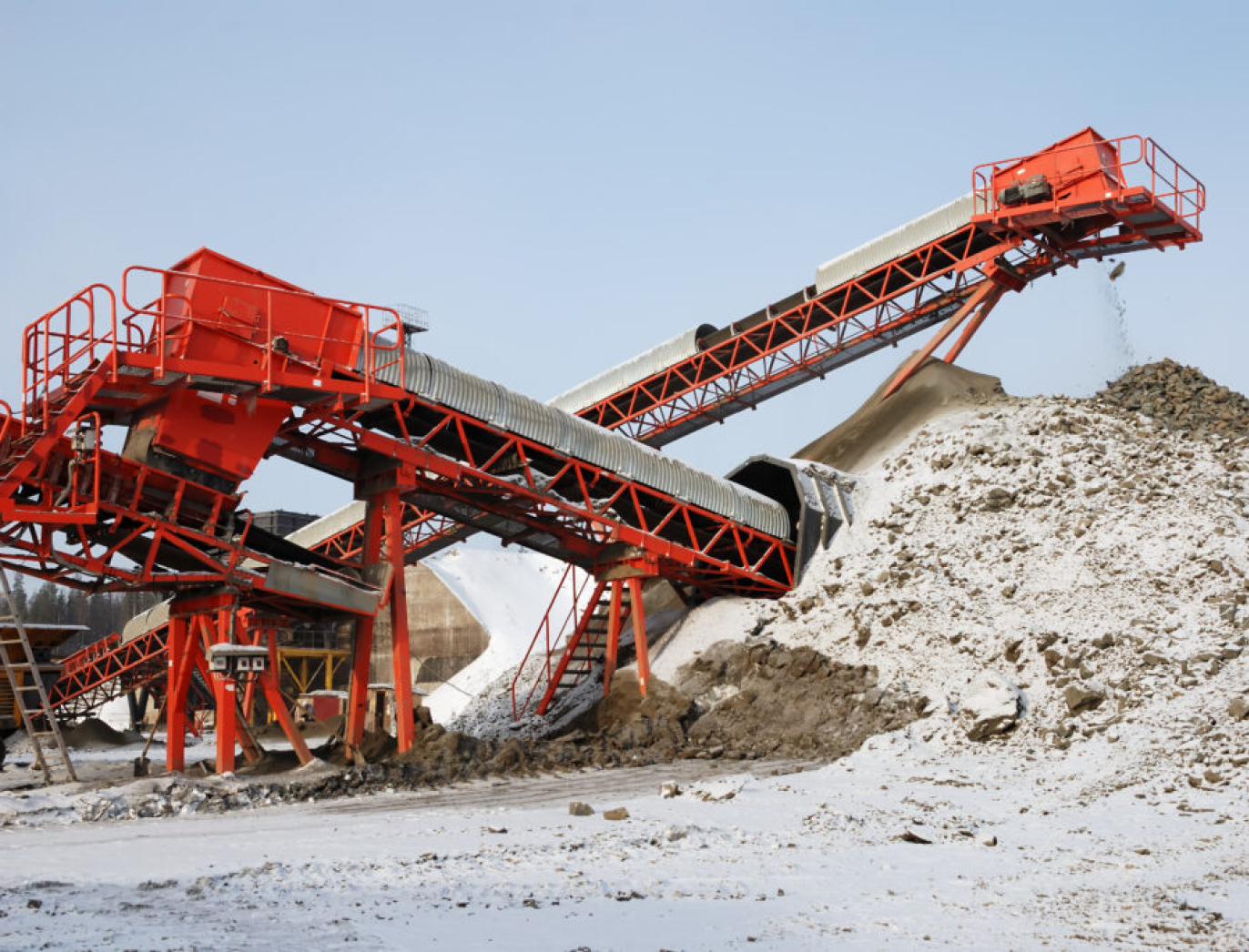 Mining equipment and stockpile